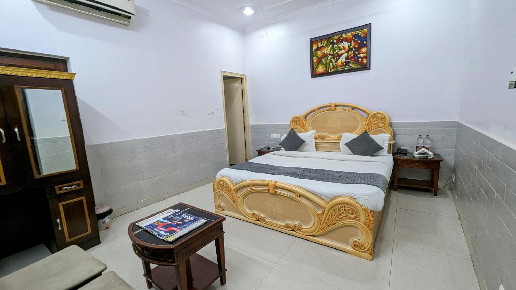 Hotel Lecston @Yashobhoomi Dwarka Sector - 25 Metro Station Delhi  Exterior photo