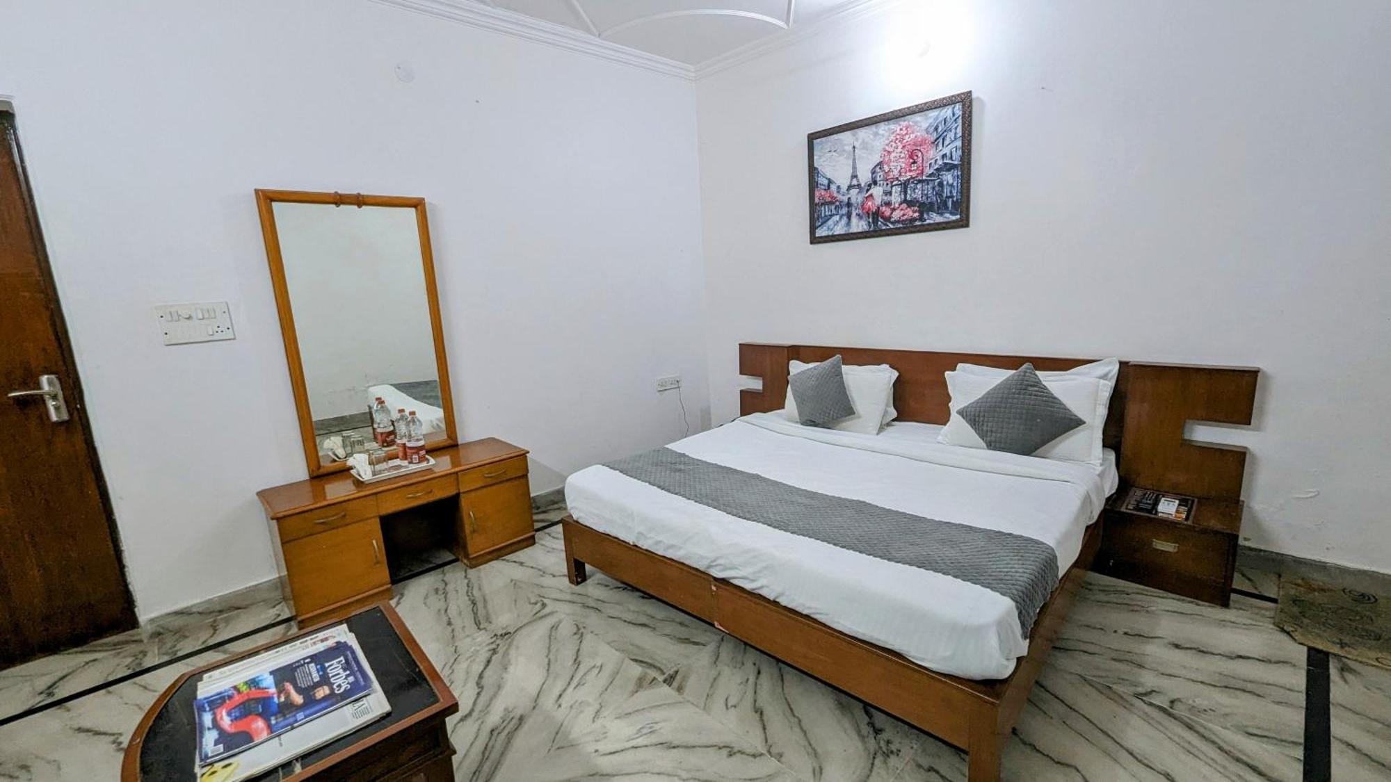 Hotel Lecston @Yashobhoomi Dwarka Sector - 25 Metro Station Delhi  Exterior photo