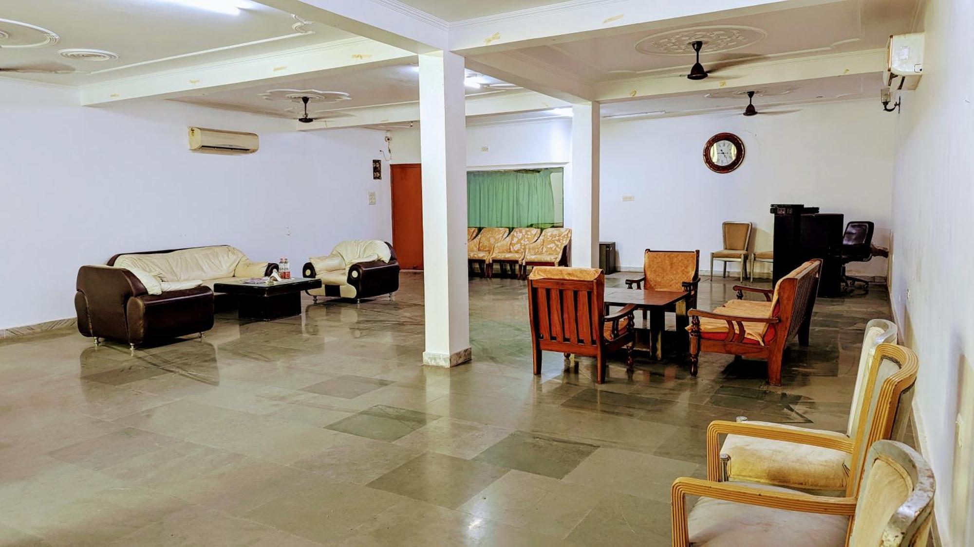 Hotel Lecston @Yashobhoomi Dwarka Sector - 25 Metro Station Delhi  Exterior photo