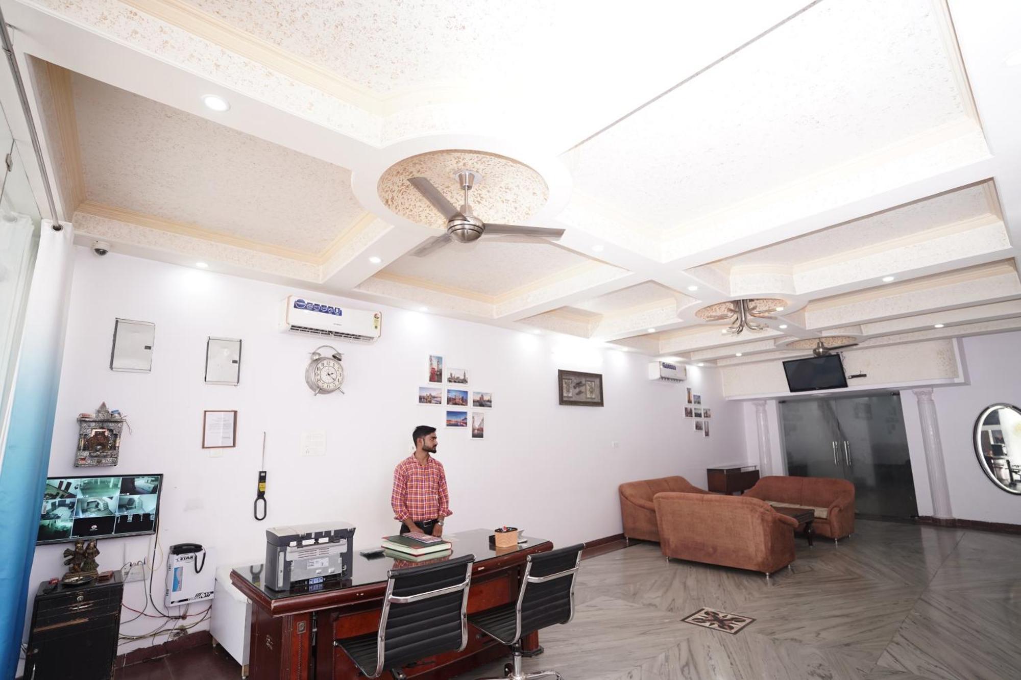 Hotel Lecston @Yashobhoomi Dwarka Sector - 25 Metro Station Delhi  Exterior photo