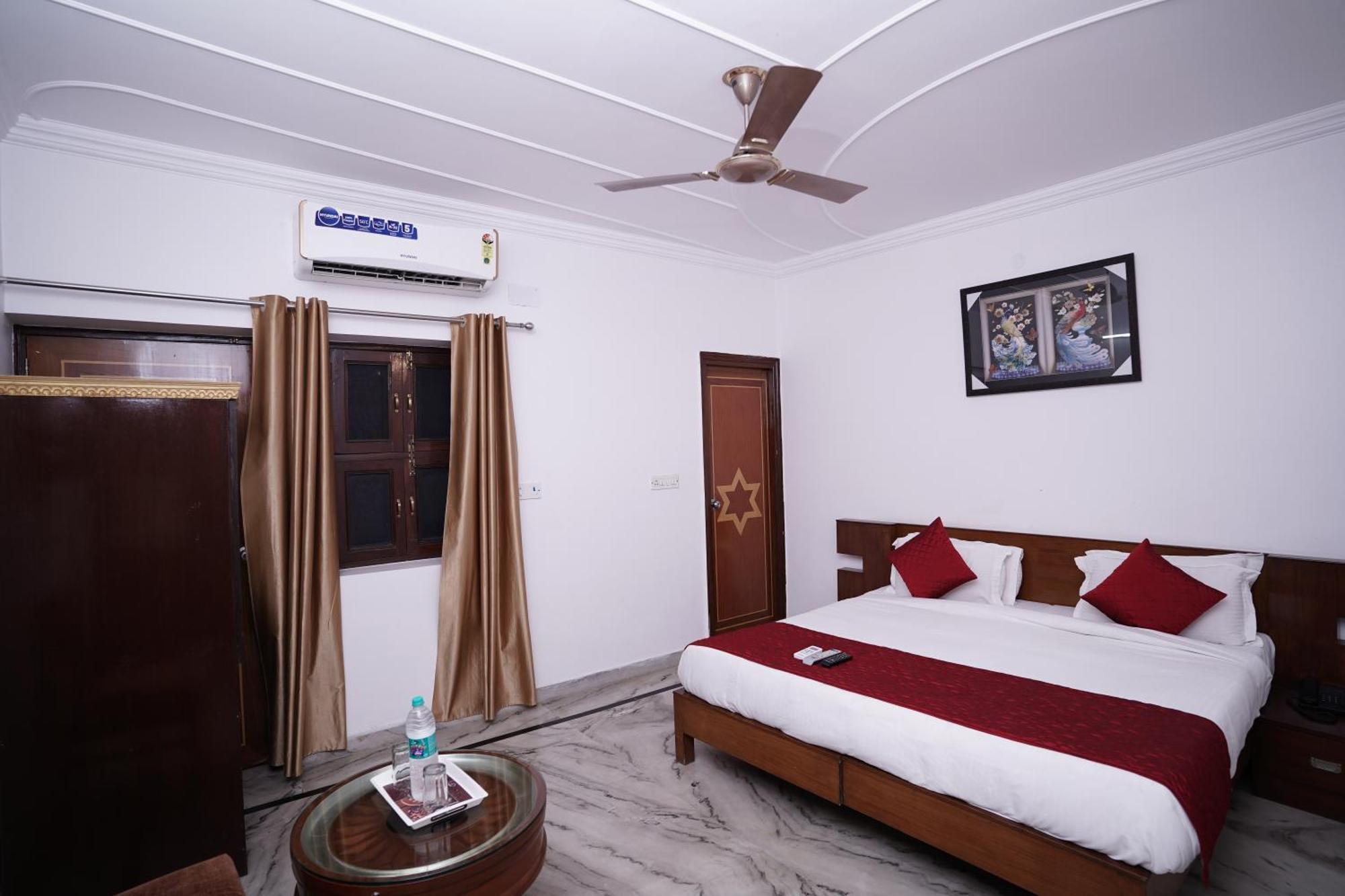 Hotel Lecston @Yashobhoomi Dwarka Sector - 25 Metro Station Delhi  Exterior photo