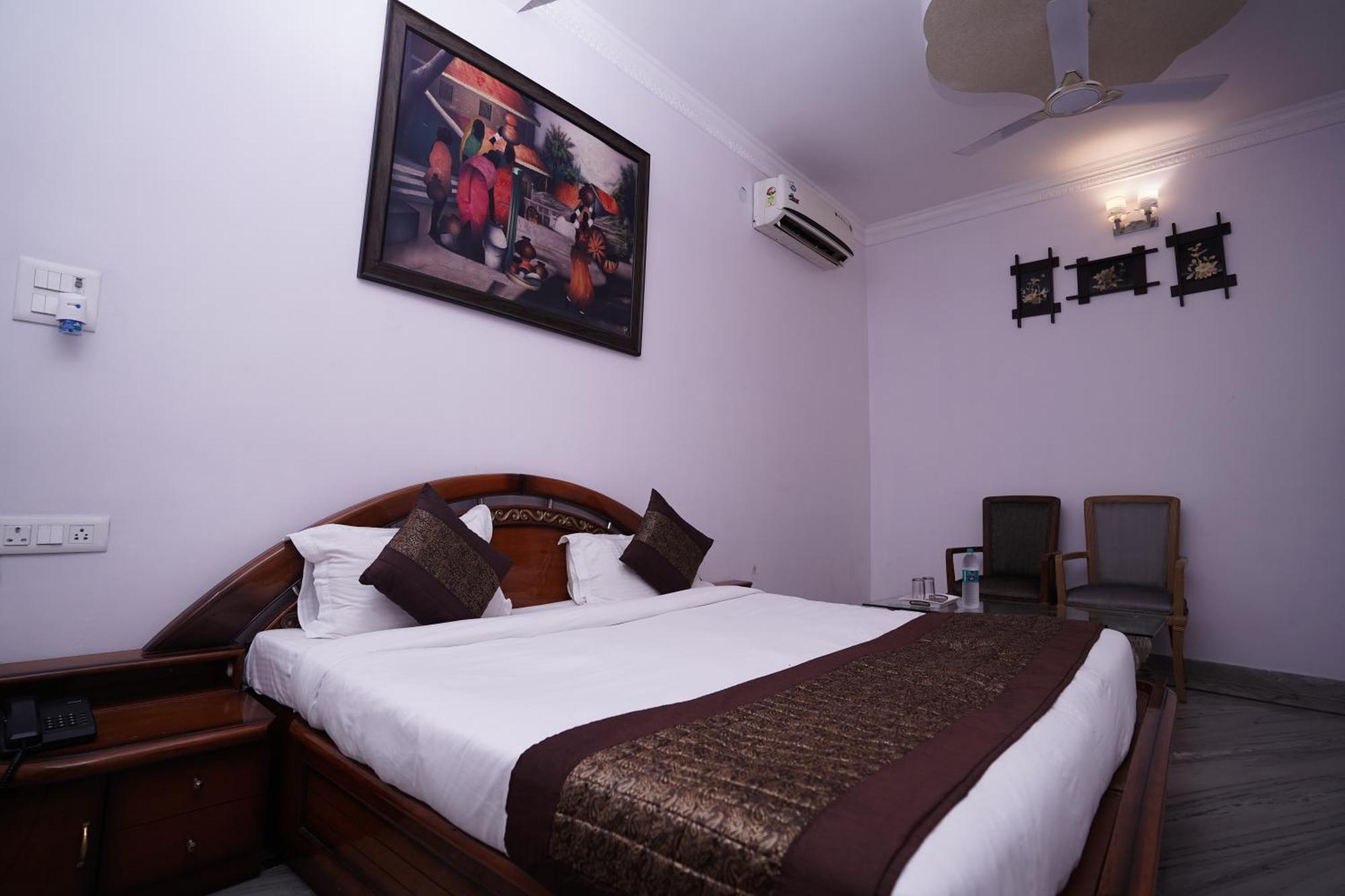 Hotel Lecston @Yashobhoomi Dwarka Sector - 25 Metro Station Delhi  Exterior photo