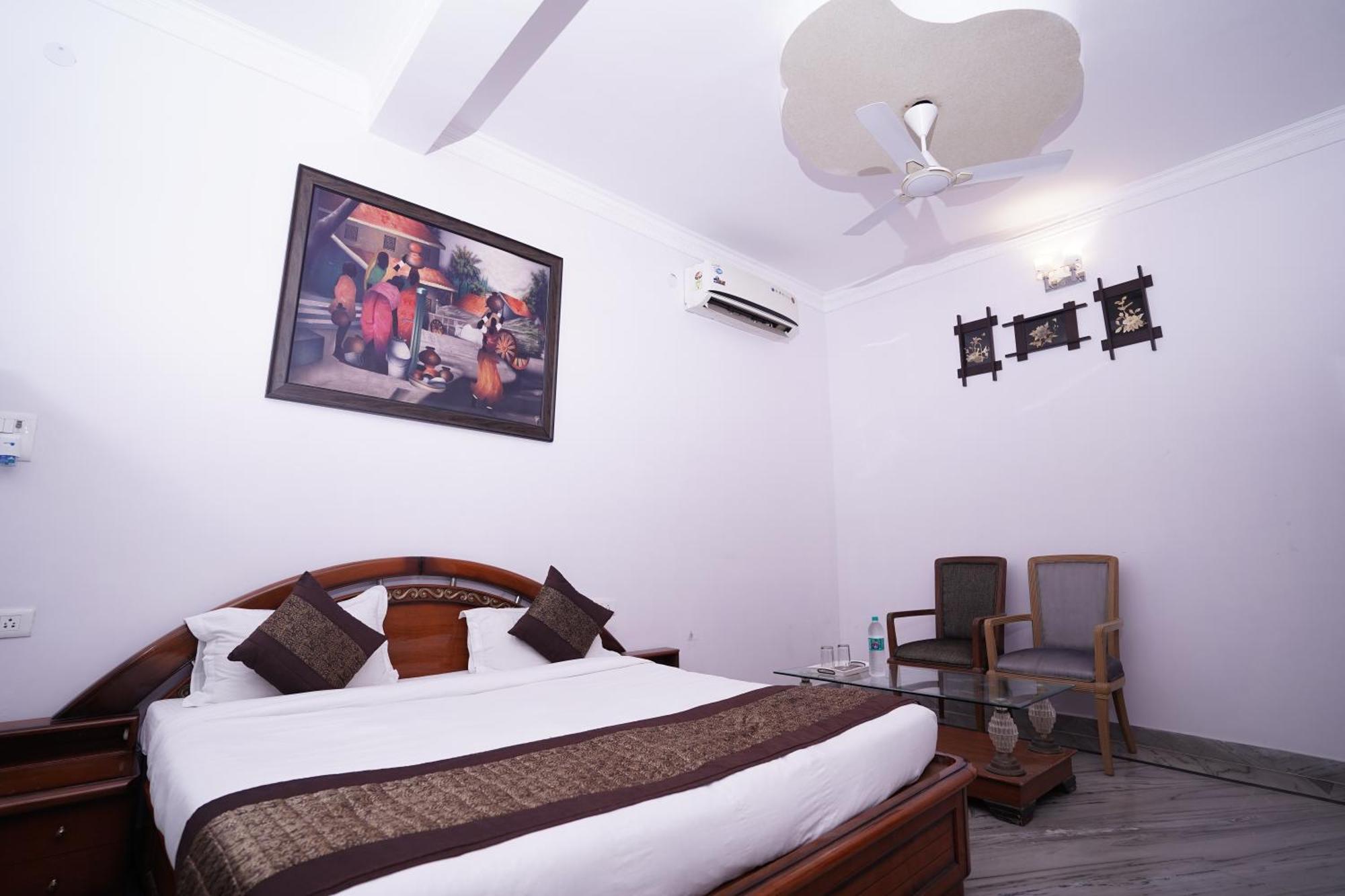 Hotel Lecston @Yashobhoomi Dwarka Sector - 25 Metro Station Delhi  Exterior photo