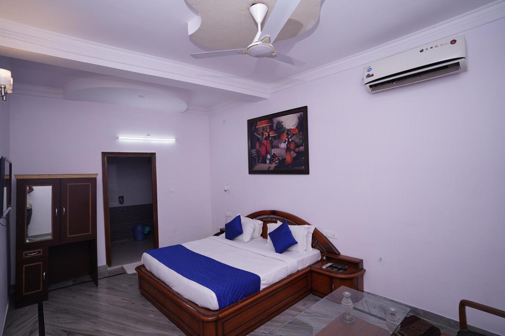 Hotel Lecston @Yashobhoomi Dwarka Sector - 25 Metro Station Delhi  Exterior photo