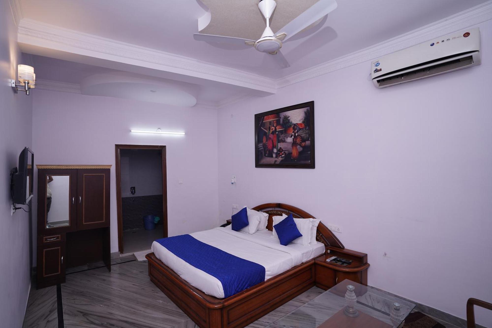 Hotel Lecston @Yashobhoomi Dwarka Sector - 25 Metro Station Delhi  Exterior photo