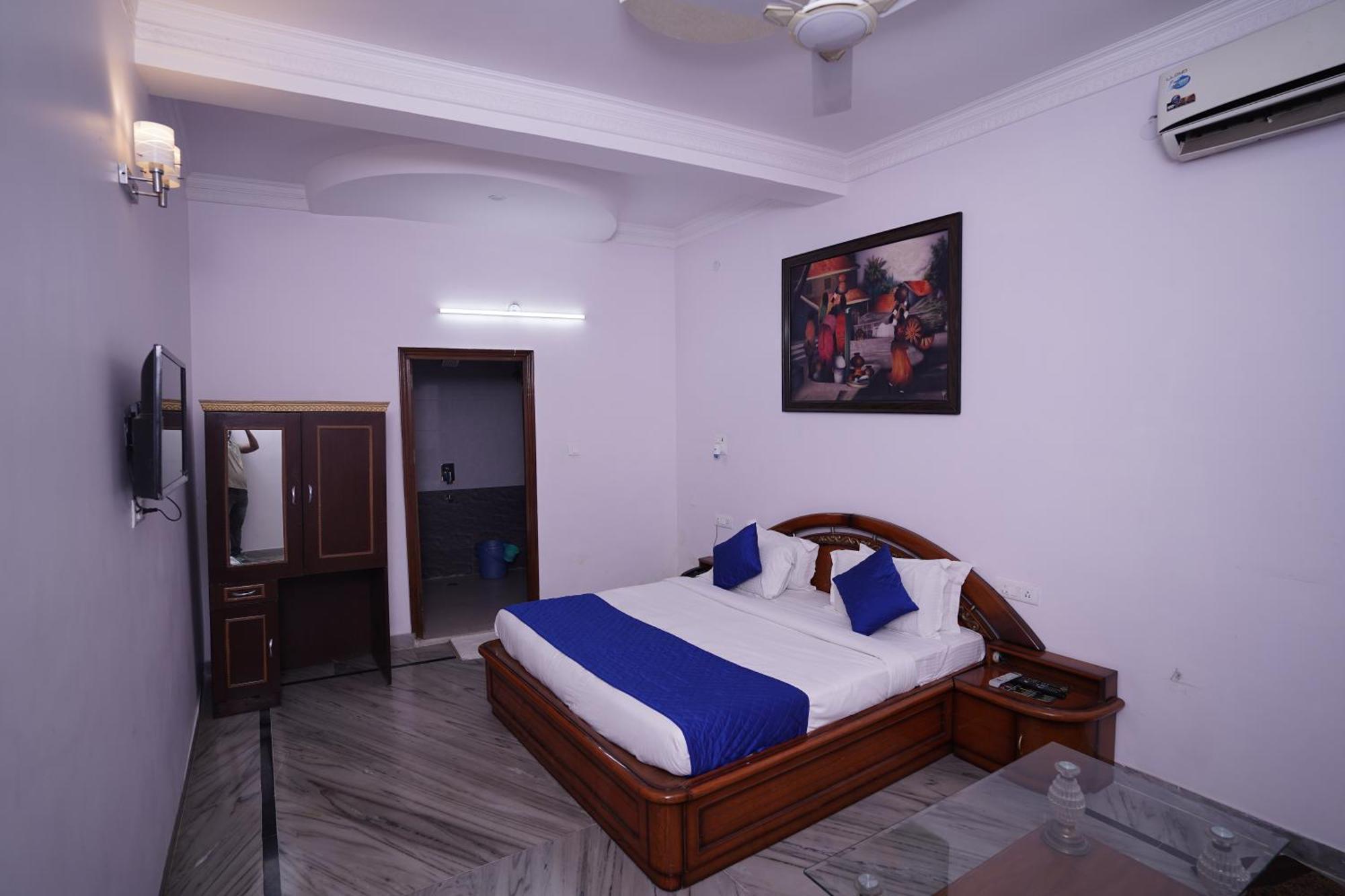 Hotel Lecston @Yashobhoomi Dwarka Sector - 25 Metro Station Delhi  Exterior photo