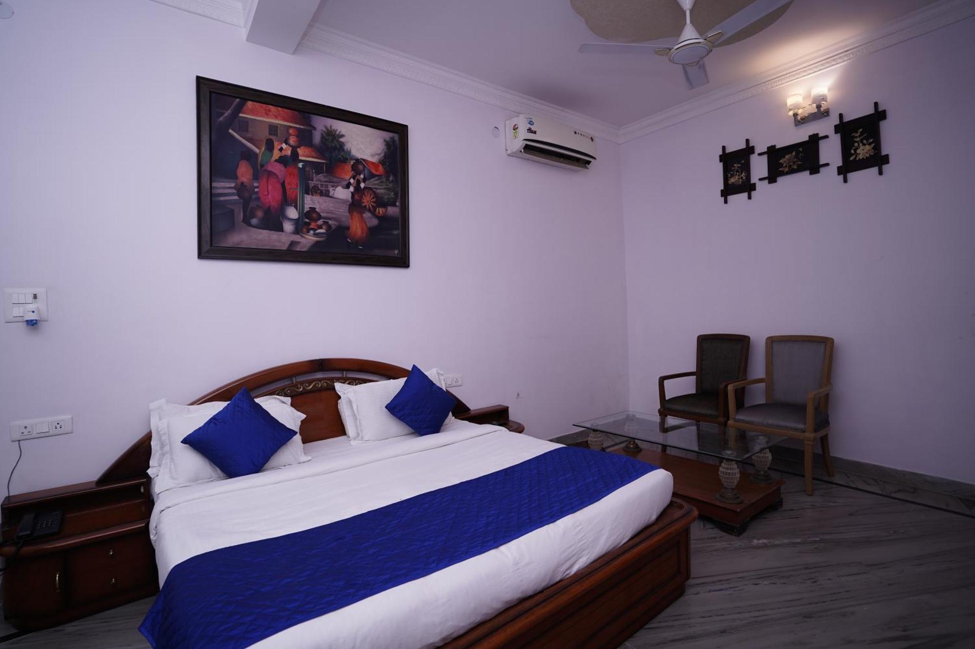 Hotel Lecston @Yashobhoomi Dwarka Sector - 25 Metro Station Delhi  Exterior photo