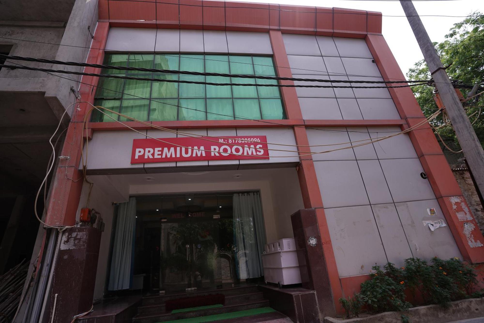 Hotel Lecston @Yashobhoomi Dwarka Sector - 25 Metro Station Delhi  Exterior photo