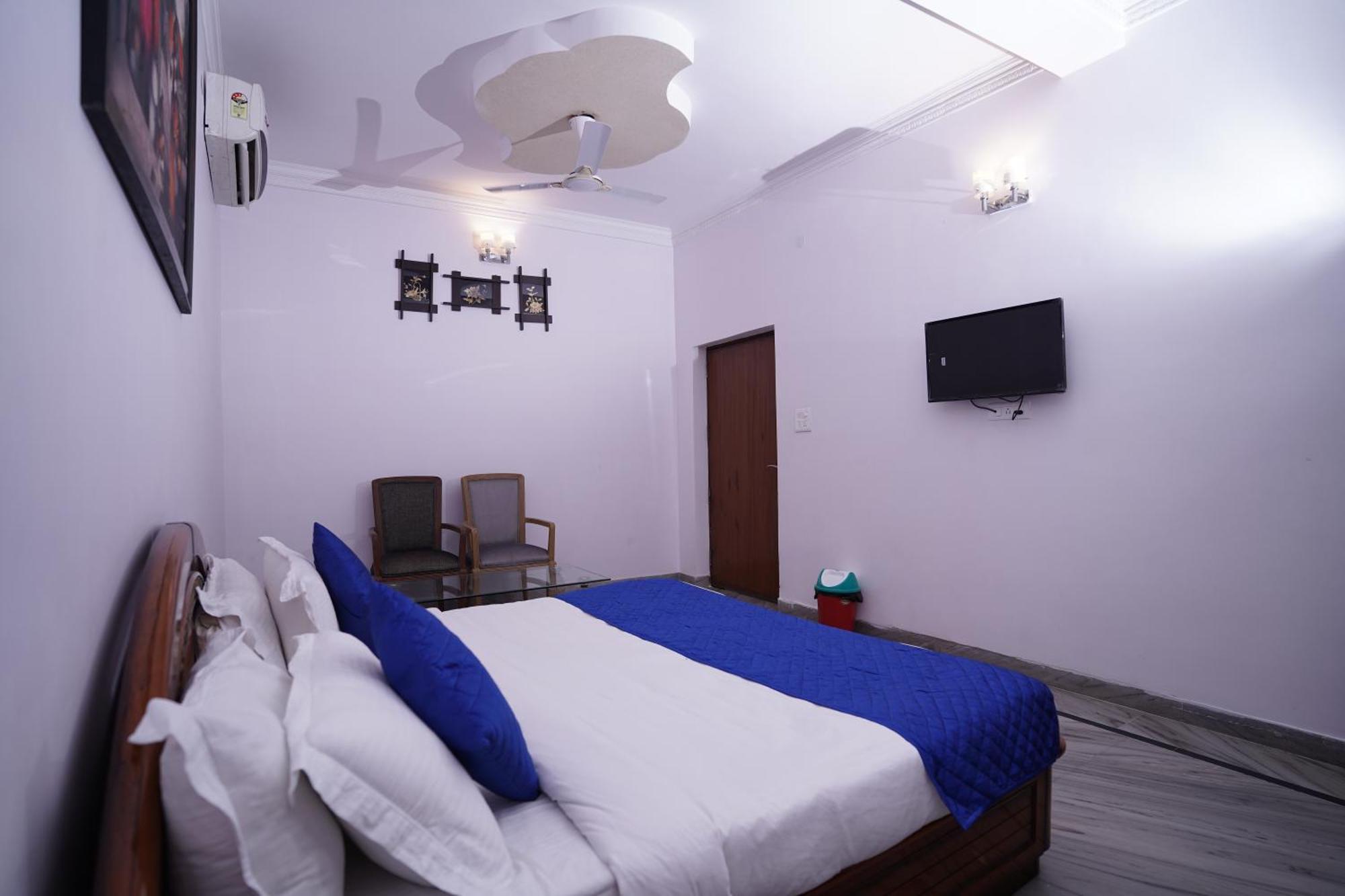 Hotel Lecston @Yashobhoomi Dwarka Sector - 25 Metro Station Delhi  Exterior photo
